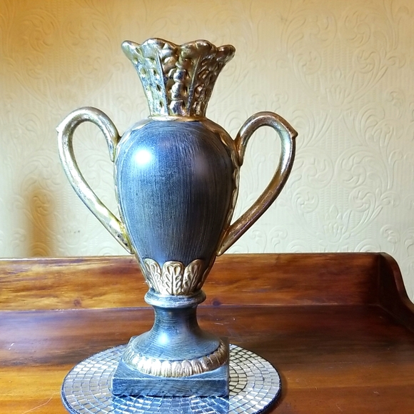Pacific Rim Other - Decorative ceramic vase, gold and brown